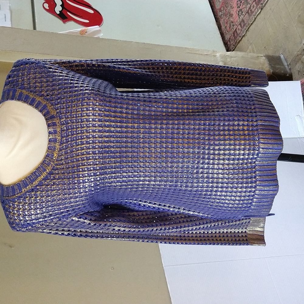 VGUC. Collective concepts size large sweater.